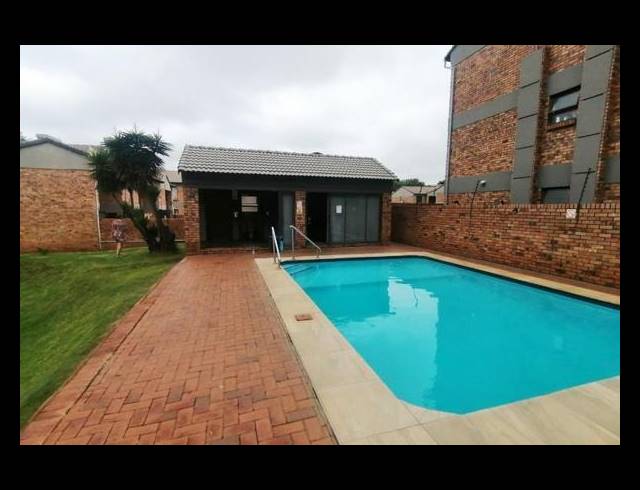 2 BEDROOM TOWNHOUSE FOR SALE IN RAVENSWOOD